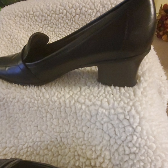 Shoes - Picture 3 of 4